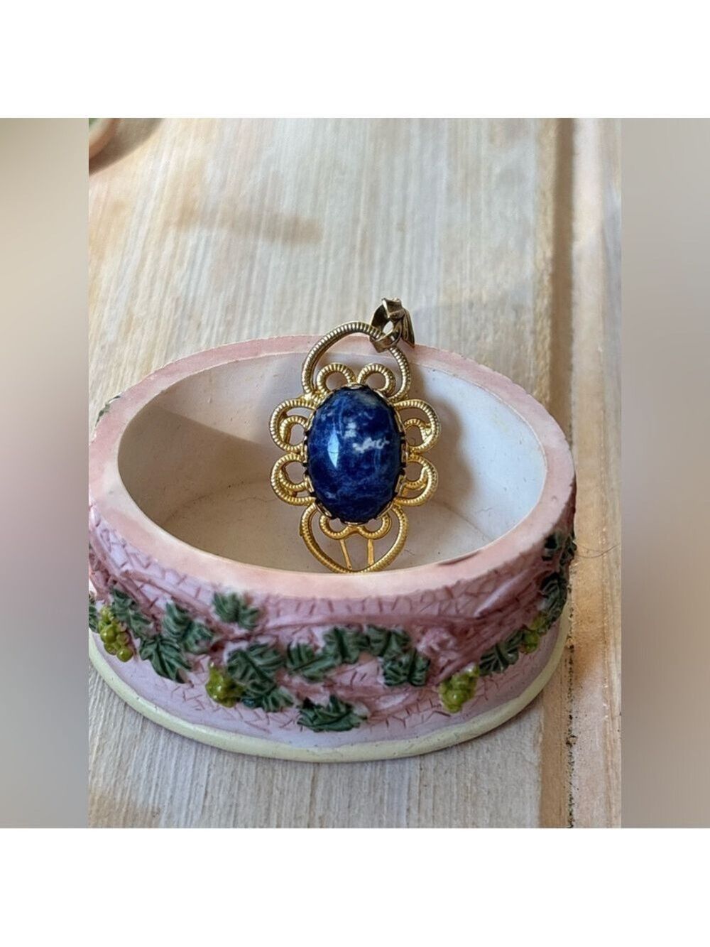 💙 Vintage Sodalite Gold Tone Pendant Necklace • Ornate Timeless Filigree Setting - Picture 6 of 11